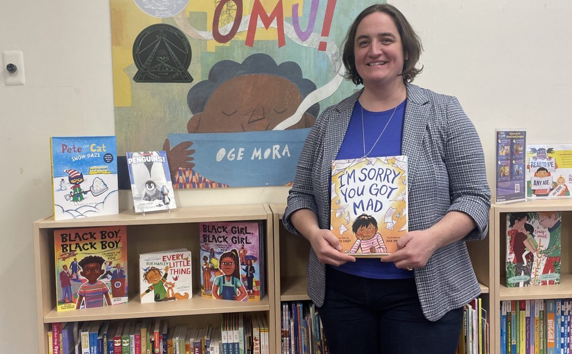 Photo of Suzannah Holsenbeck with books